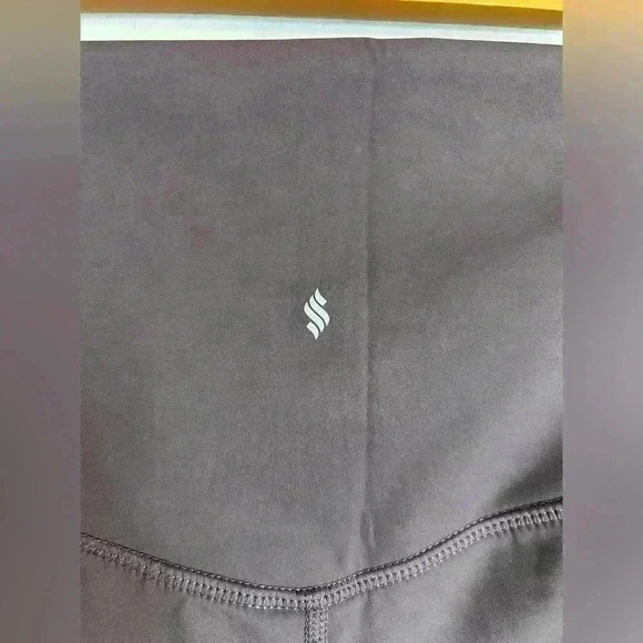 BNWT Smoothfeel Short Shorts with Pockets in Purple Size Large - Picture 8 of 11